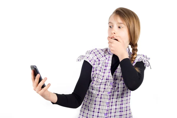 Girl Covering Her Mouth With Hand and Looking at the Screen of Cell Phone With Surprised Expression — Stock Photo, Image