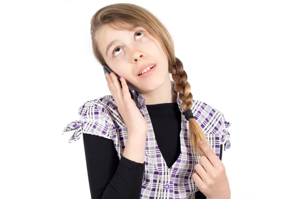 Dívka nudit nahoru, zatímco poslouchá někdo na mobil izolované na bílém — Stock fotografie