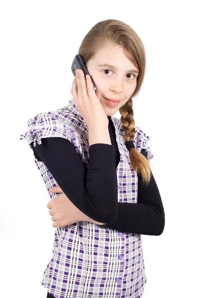 Frumoasa fată vorbind pe telefonul mobil și zâmbind la camera izolată pe alb — Fotografie, imagine de stoc
