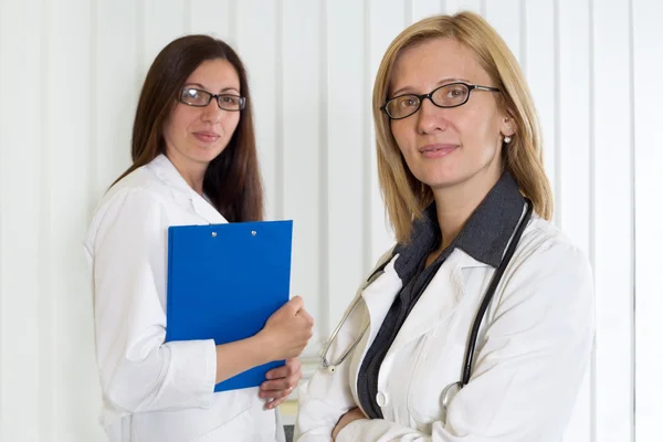 Portrait of Two Middle Age Female Doctors Smiling and Looking at Camera — Stock Photo, Image