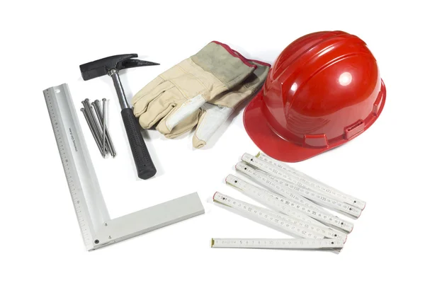 Κατασκευή εργαλεία - ειδικό προστατευτικό κράνος, γάντια, σφυρί, καρφιά και Straightedge απομονωθεί σε λευκό — Φωτογραφία Αρχείου