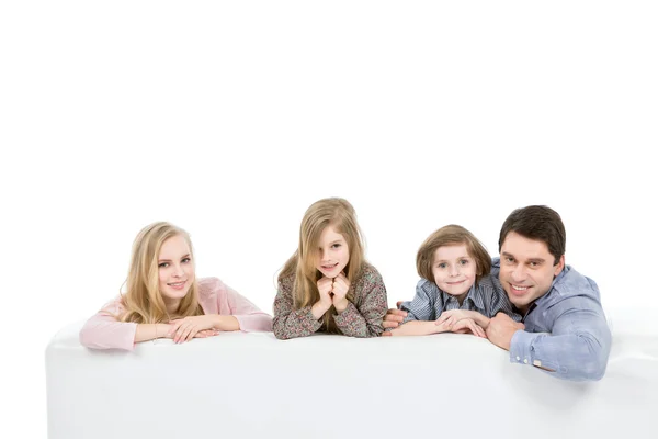 Gelukkig gezin met kinderen. — Stockfoto