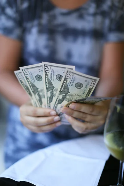 Woman holding money. — Stock Photo, Image