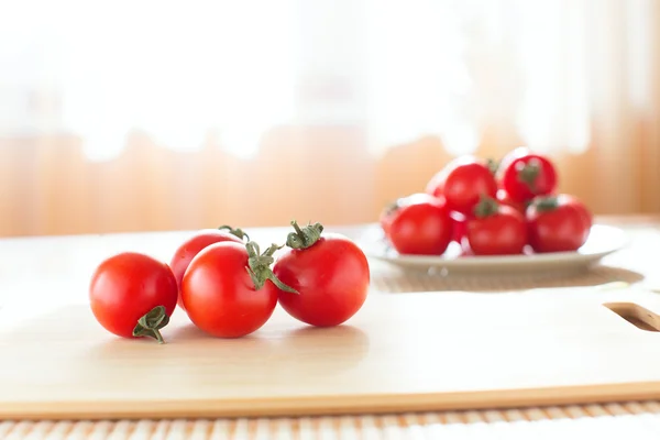 Tomates cereja frescos. — Fotografia de Stock