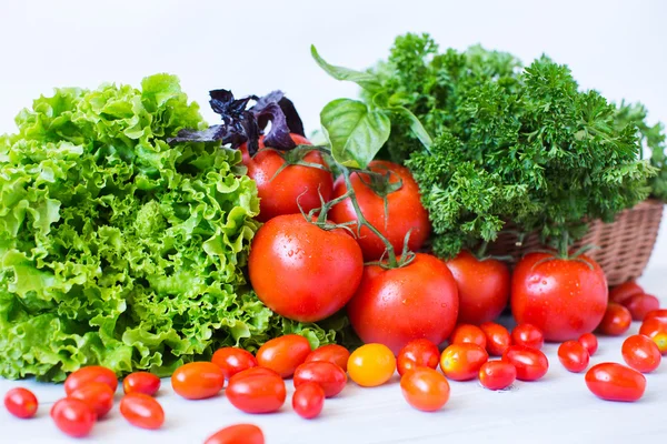 Fresh tomatoes and herbs. — Stock Photo, Image