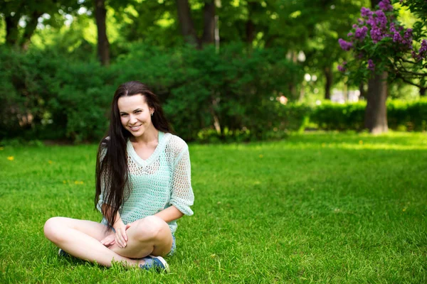 Giovane Bella Ragazza Nel Parco Ritratto Femminile Studentessa — Foto Stock