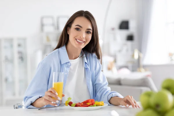 Smiling Woman Eating Wholesome Breakfast Fresh Vegetable Salad Orange Juice — Stock Photo, Image