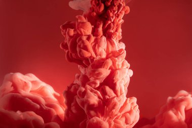 Suya kırmızı mürekkep sıçraması, soyut arkaplan.