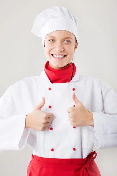 Uśmiechnięty i wesoły kobieta kucharz, kucharz lub piekarz w mundurze i kapelusz na białym tle — Zdjęcie stockowe