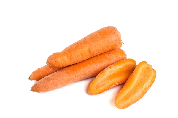 Świeże marchewki izolowane na białym tle — Zdjęcie stockowe