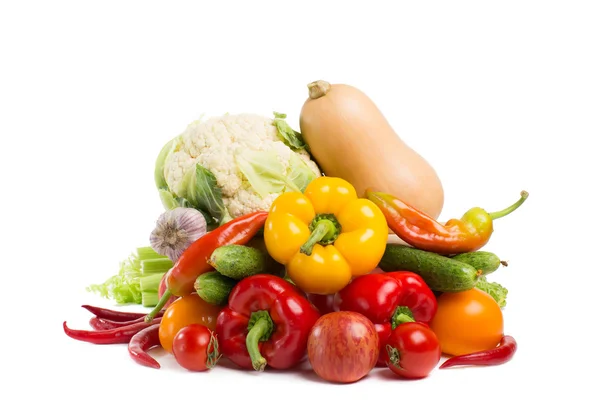 Grönsaker isolerad på en vit bakgrund — Stockfoto