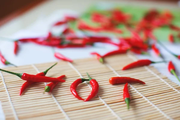 Pimientos de colores Mezclar con chile rojo. Especias de pimienta —  Fotos de Stock