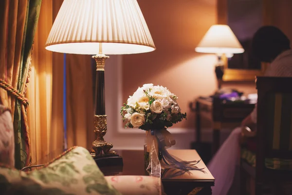 Preparativos para a cerimônia, flores do casamento — Fotografia de Stock