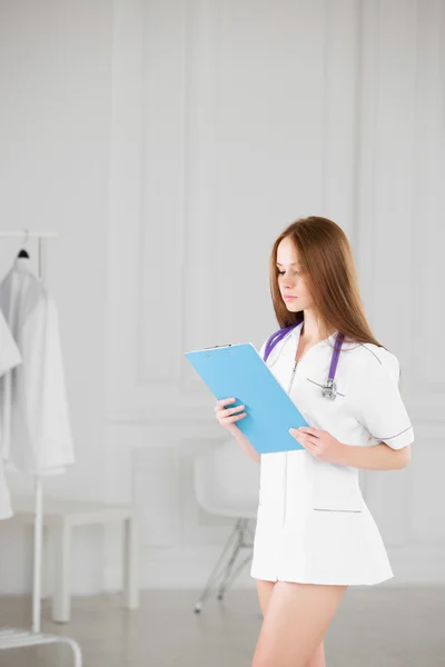 Young nurse has been studying — Stock Photo, Image