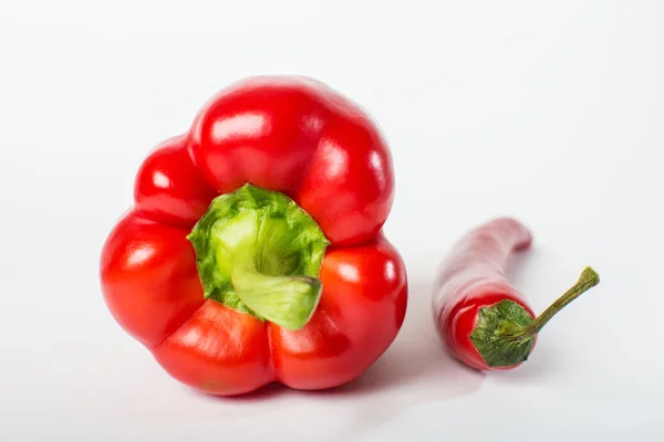 Primo piano peperoncino rosso e peperoncino piccante — Foto Stock