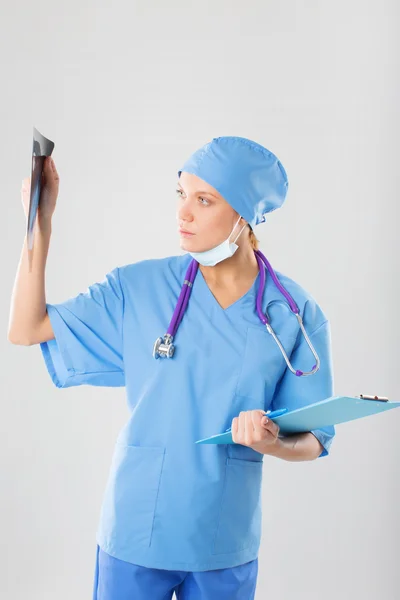 Young nurse has been studying the X-ray — Stock Photo, Image