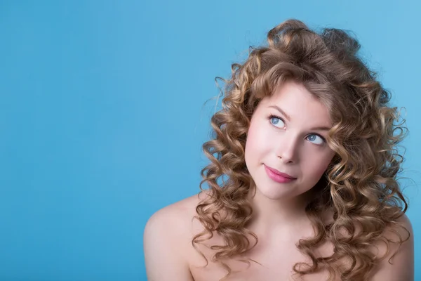 Beauty Girl With Long Curly Hair. — Stock Photo, Image