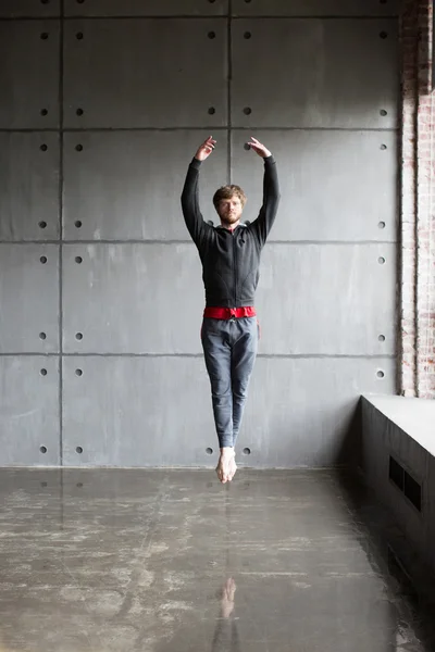 El hombre salta en el ballet — Foto de Stock