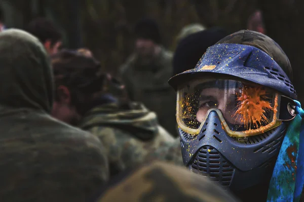Paintball oyuncu koruyucu üniforma ve maske
