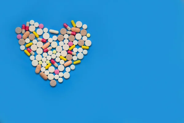 Hjärta av piller. — Stockfoto