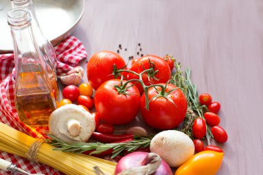 Arka plan İtalyan gıda, makarna, domates.