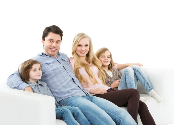 Familjen isolerad på vit. — Stockfoto