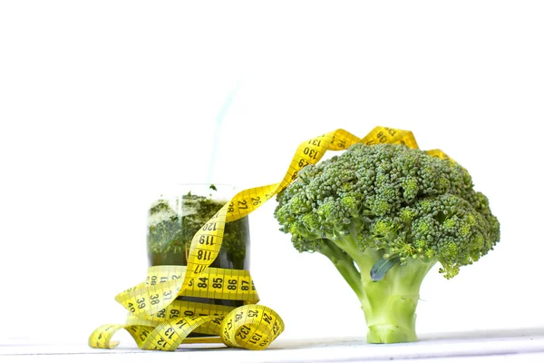Brokoli dan pengukur pita . — Stok Foto