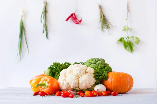 Composition des légumes frais et des épices . — Photo