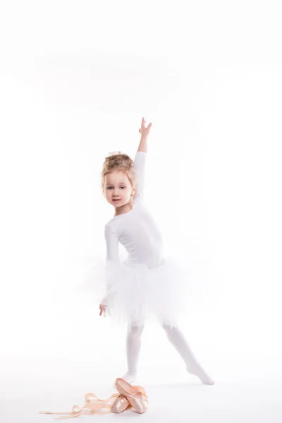 Malá baletka dívka v tutu. — Stock fotografie