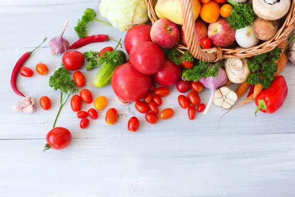 Friss zöldségek, gyümölcsök és egyéb élelmiszerek felső Nézd. — Stock Fotó