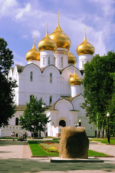 Goldener Ring Russlands, Jaroslawl. Kathedrale der neuen Annahme — Stockfoto