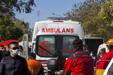 İzmir / Türkiye 31 / 10 / 2020 Deprem İzmir 'de, İzmir' in Bayrakli ilçesinde ve arama kurtarma ekipleri çalışıyor
