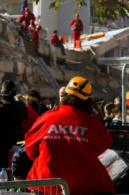 İzmir / Türkiye 31 / 10 / 2020 Deprem İzmir 'de, İzmir' in Bayrakli ilçesinde ve arama kurtarma ekipleri çalışıyor