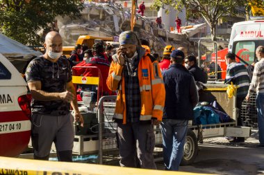 İzmir / Türkiye 31 / 10 / 2020 Deprem İzmir 'de, İzmir' in Bayrakli ilçesinde ve arama kurtarma ekipleri çalışıyor