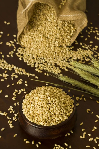 Natural Green Bunch Ears Wheat Wooden Table Full Wheat Wooden — Stock Photo, Image