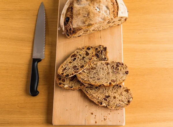 Cutting Handmade Bread for Breakfast — Stock Photo, Image