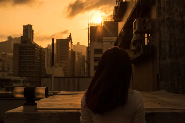Sunset bulvarında bir çatı