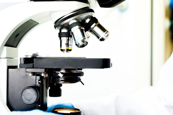 Microscoop Lens in een laboratorium — Stockfoto