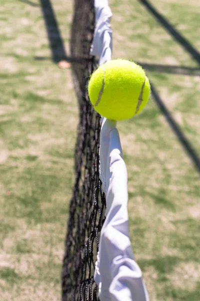 Tennis Ball balancing on the Nett in a sunny Day — Stock Photo, Image