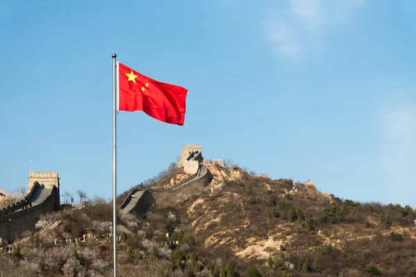 Chinese Flag & The Great Wall of China — Stock Photo, Image