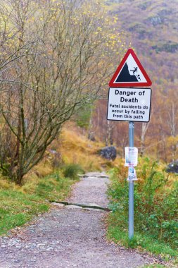 Glen Nevis uyarı işaretleri