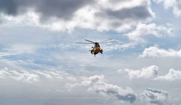Пошуково рятувальний вертоліт — стокове фото