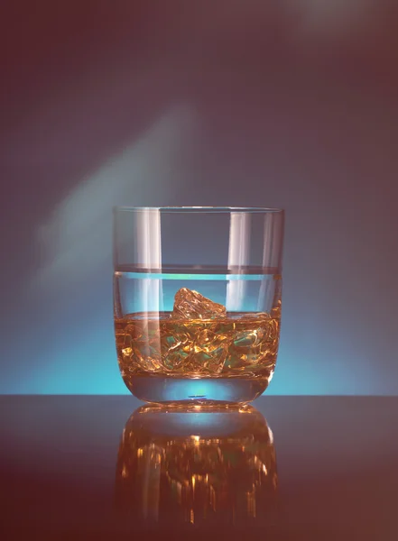 Pohár whiskyt elfogyasszon — Stock Fotó
