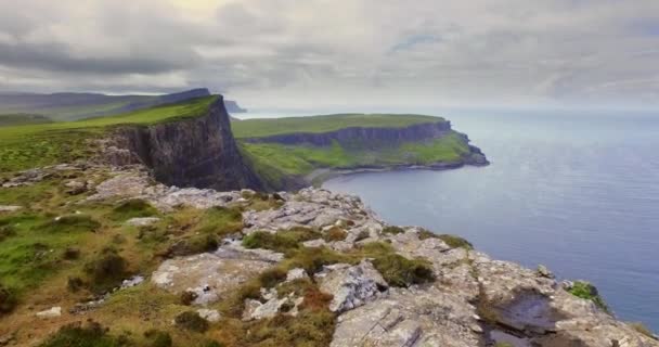 Steep cliffs over Oisgill Bay — Vídeos de Stock