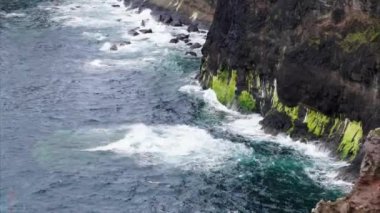 Breaking waves at cliff at Idrigill Point