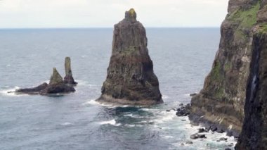 Waves at Macleod's Maidens
