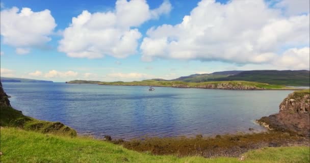 Fishing boat on Loch Dunvegan — стоковое видео