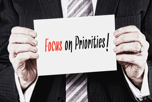 Focus sulle Priorità scritte su carta — Foto Stock