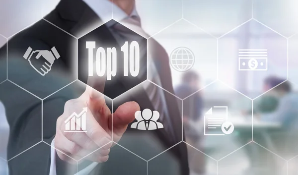 Biznesmen naciskając Top 10 — Zdjęcie stockowe