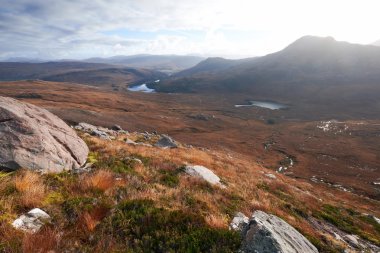 Squrr Dubh ve Loch Clair bakan